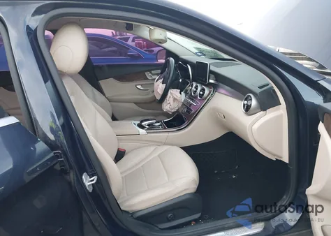 2016 Mercedes-Benz C 300 4Matic z USA, uszkodzony, nr VIN 55SWF4KB3GU139063